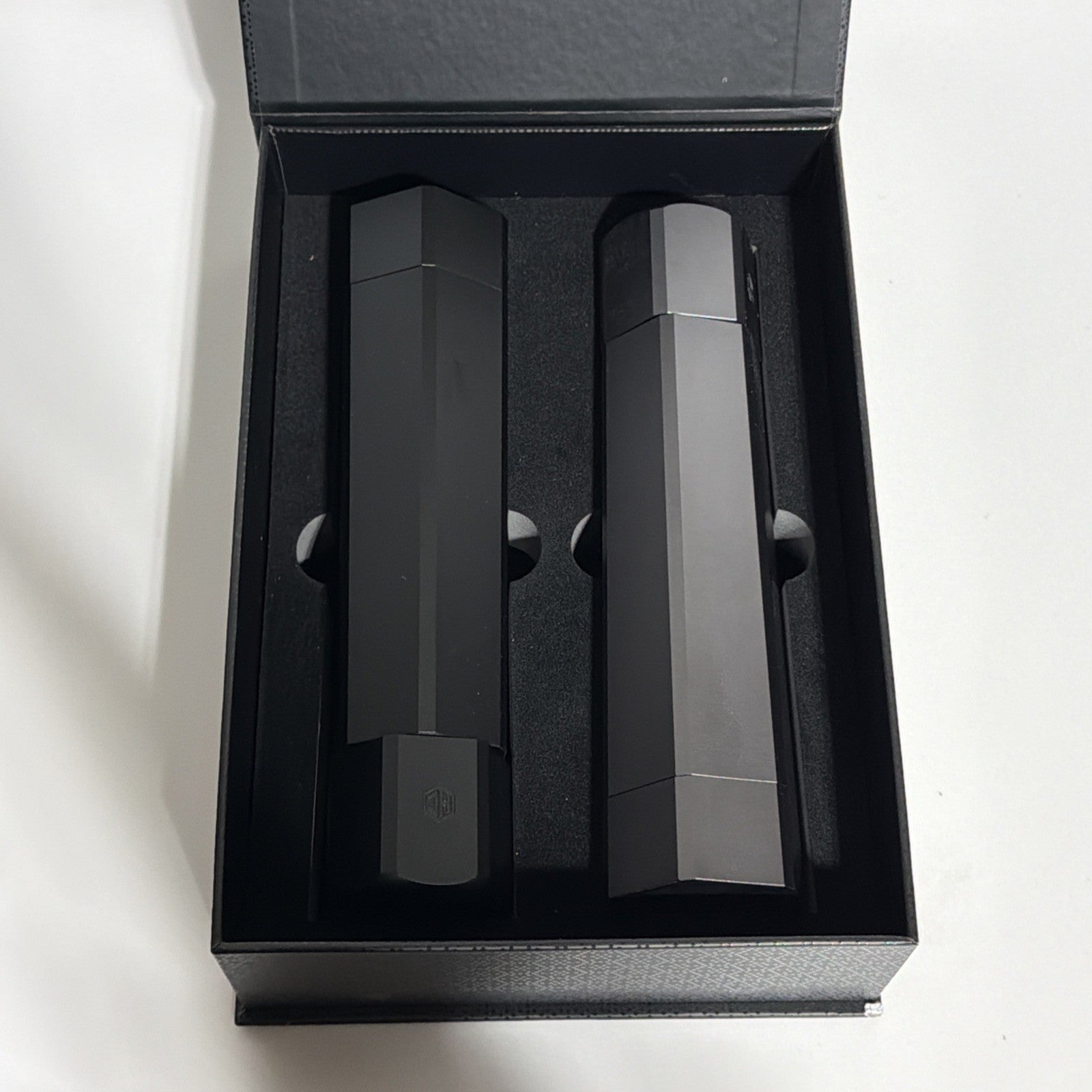Hexclad Pepper & Salt Grinder Set Professional Grade - New / Open Box KWHM02-ST