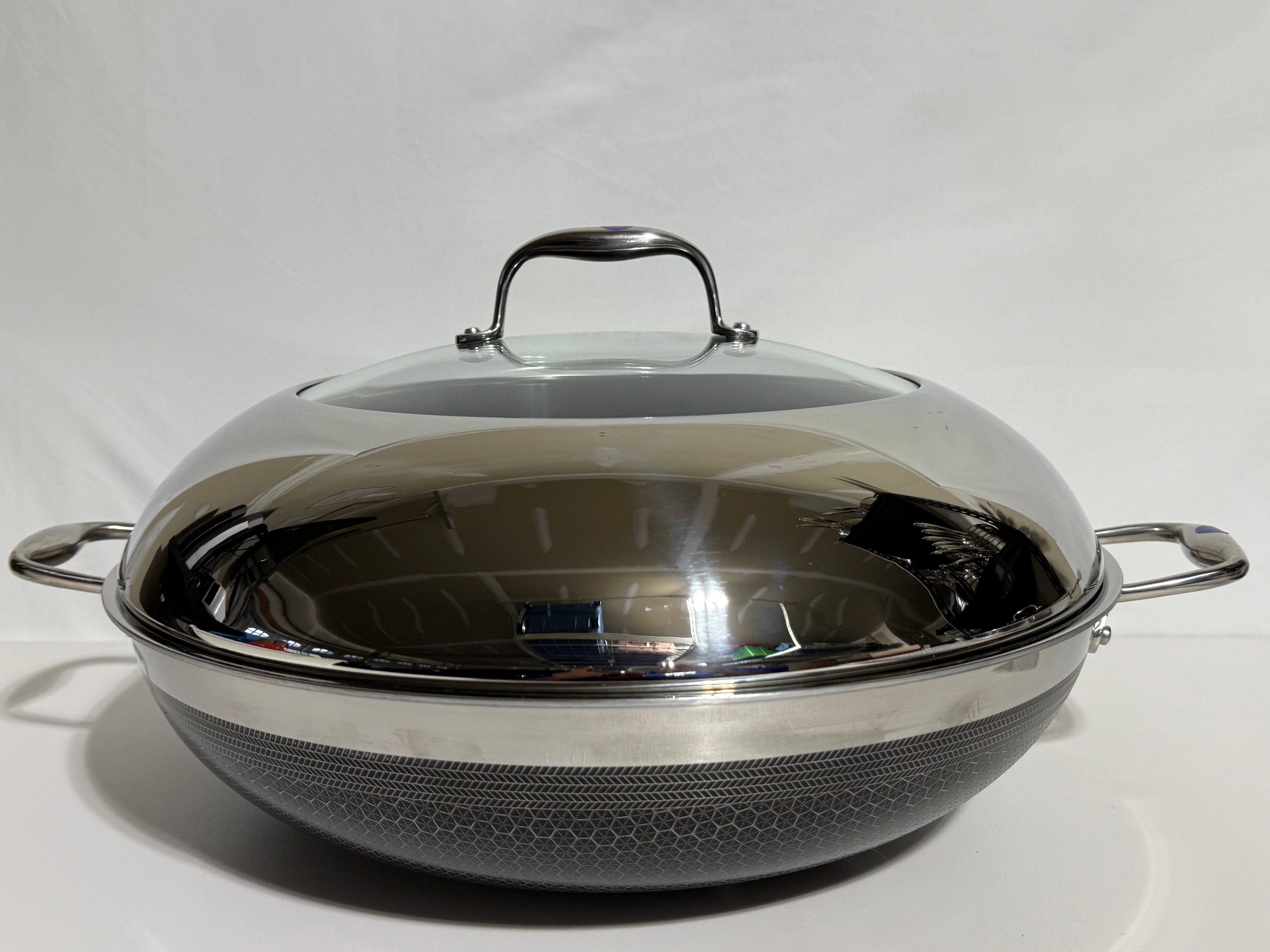 HexClad 14” Double Handled Wok with Lid - Like New with Cosmetic Flaws