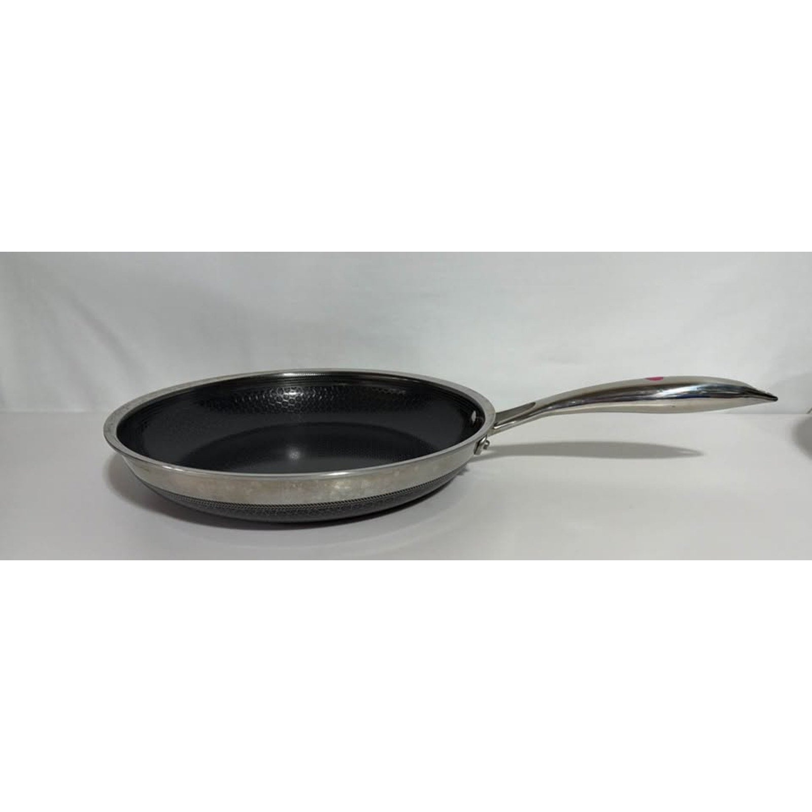 HexClad 10” Frying Pan - Like New with Cosmetic Flaws